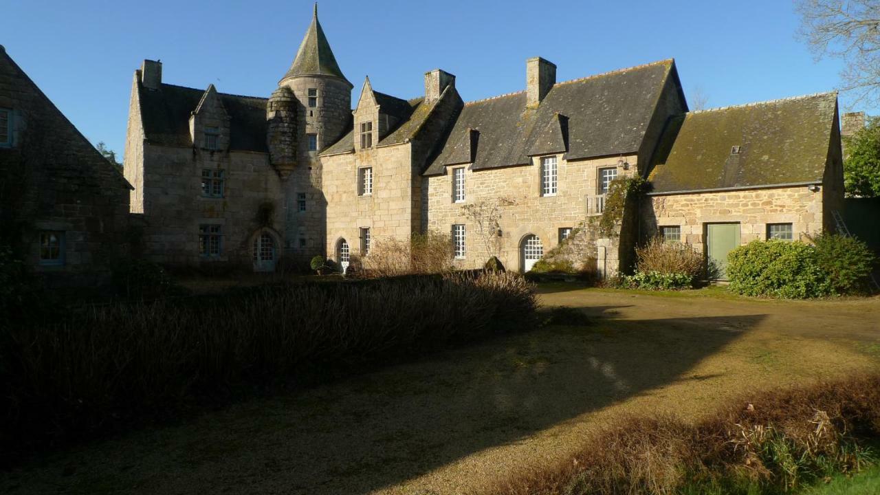 Manoir De Kerguereon Bed and Breakfast Ploubezre Exteriör bild