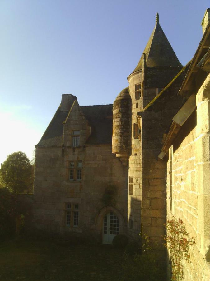 Manoir De Kerguereon Bed and Breakfast Ploubezre Exteriör bild