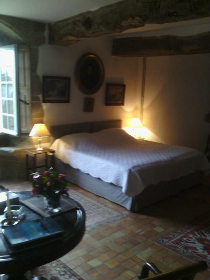 Manoir De Kerguereon Bed and Breakfast Ploubezre Exteriör bild