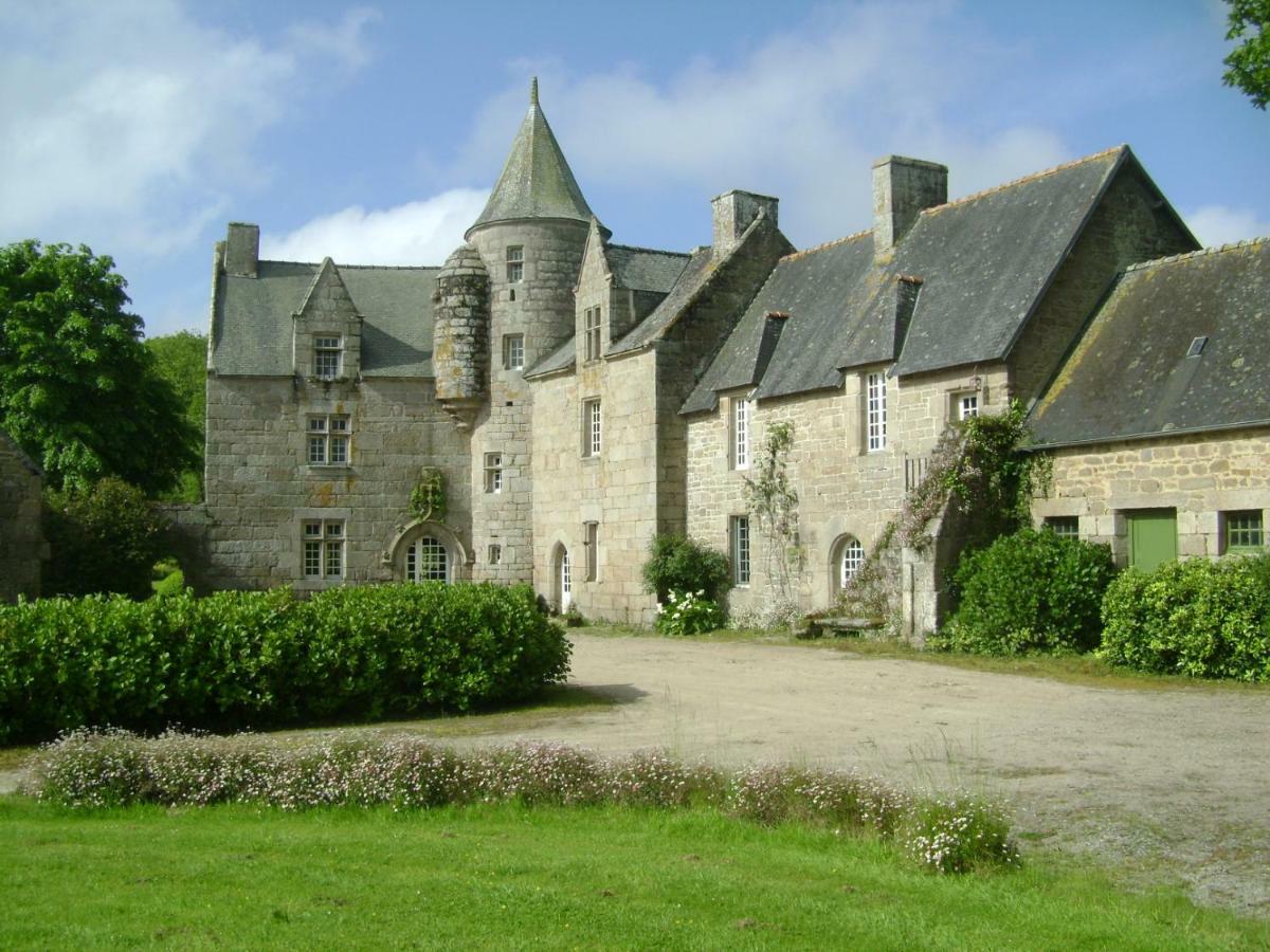 Manoir De Kerguereon Bed and Breakfast Ploubezre Exteriör bild