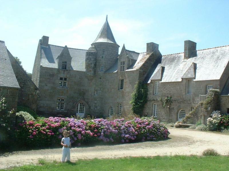 Manoir De Kerguereon Bed and Breakfast Ploubezre Exteriör bild